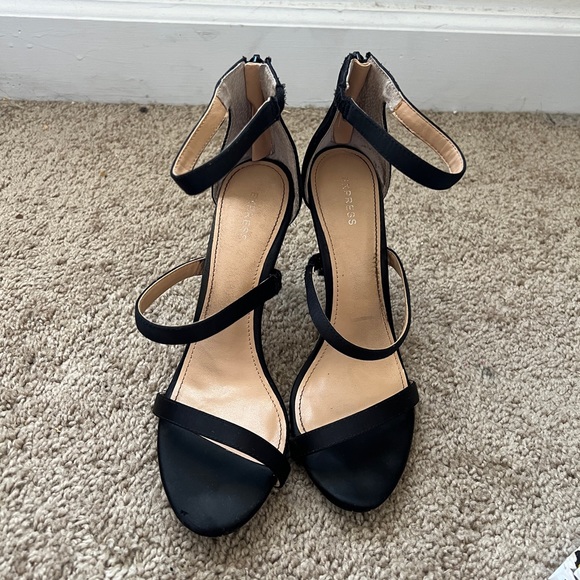 Express Heels - Picture 2 of 4